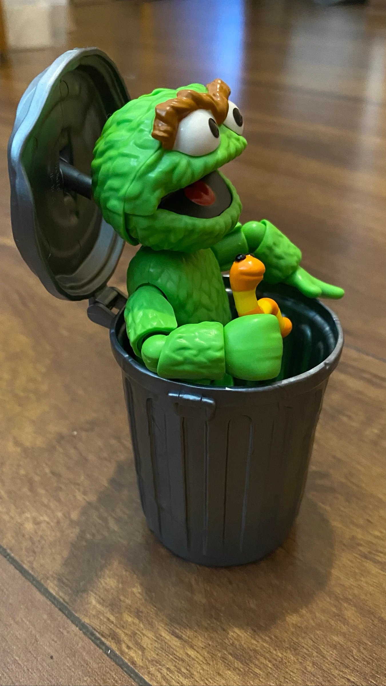 Sesame Street Oscar Figure – photo 2